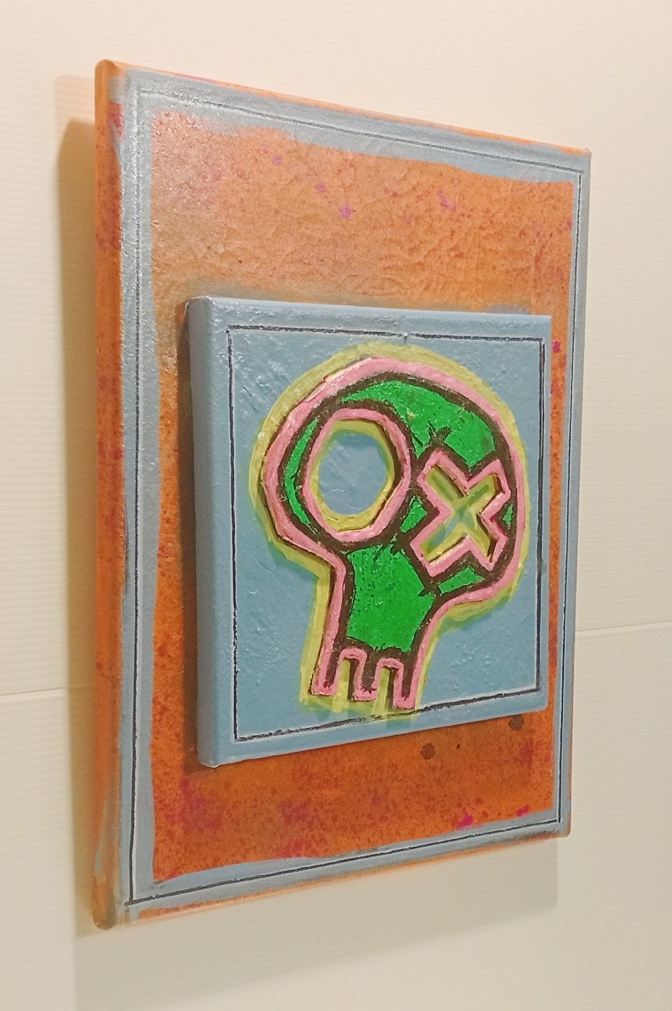 Left view of GREENSKULLZ