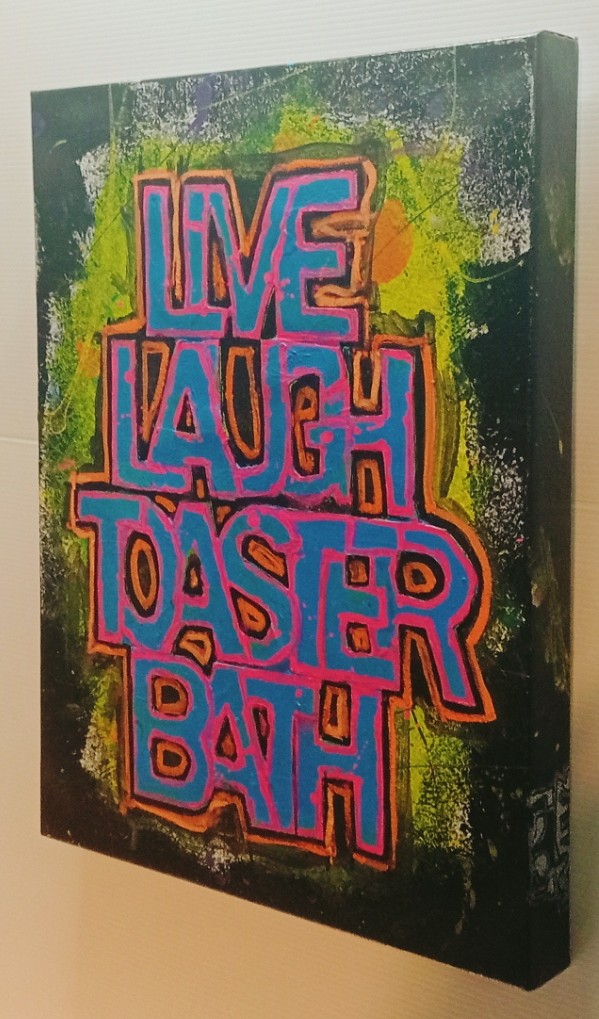 Right view of LIVE LAUGH TOASTER BATH V8