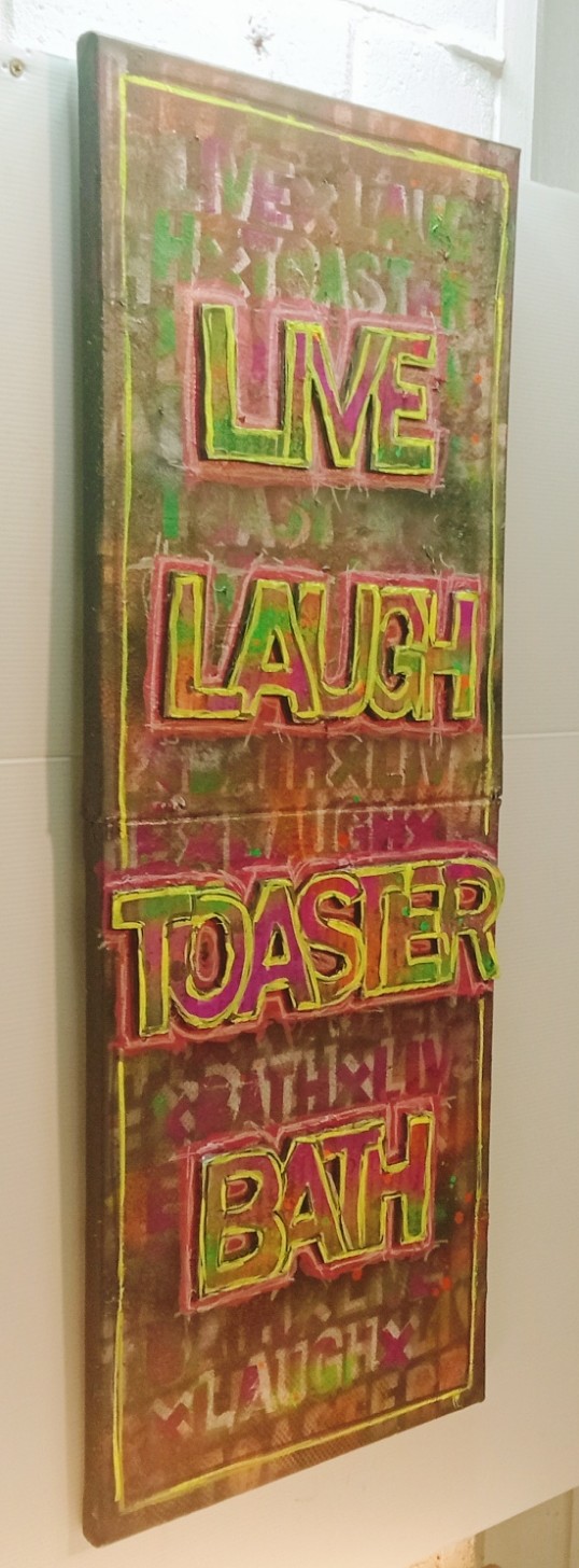 Left view of LIVE LAUGH TOASTER BATH VL2