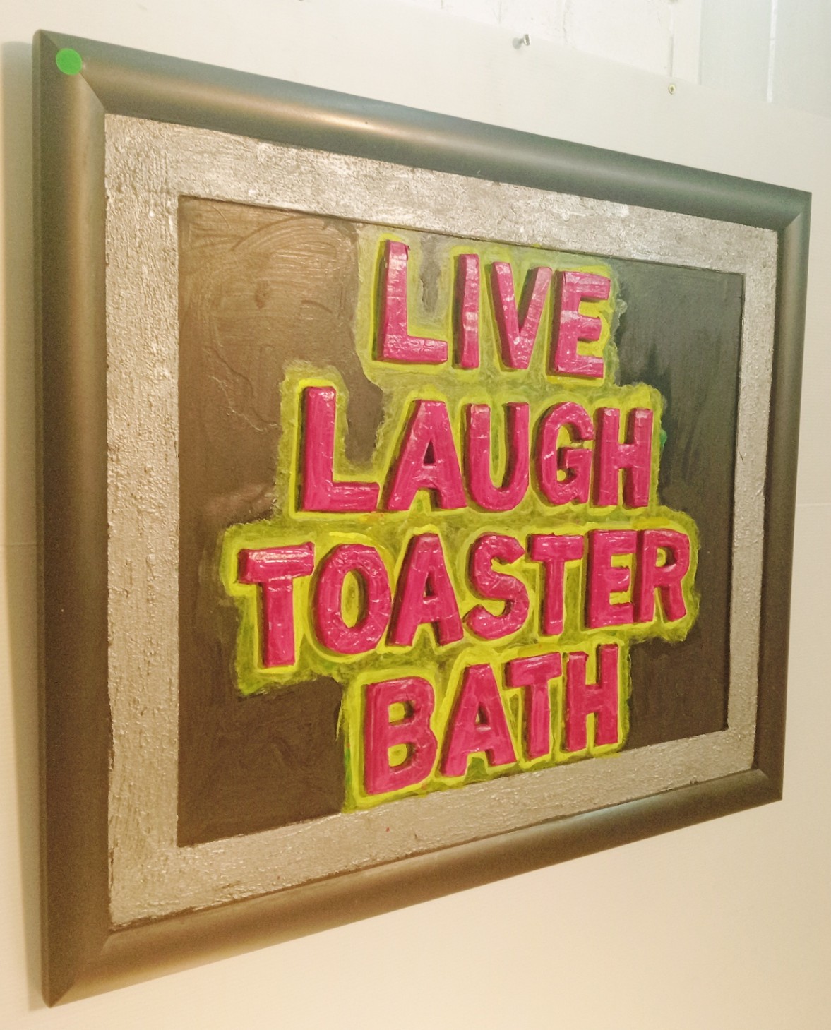 Left view of LIVE LAUGH TOASTER BATH VL3