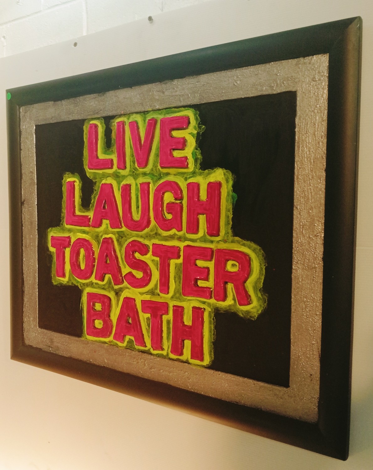 Right view of LIVE LAUGH TOASTER BATH VL3